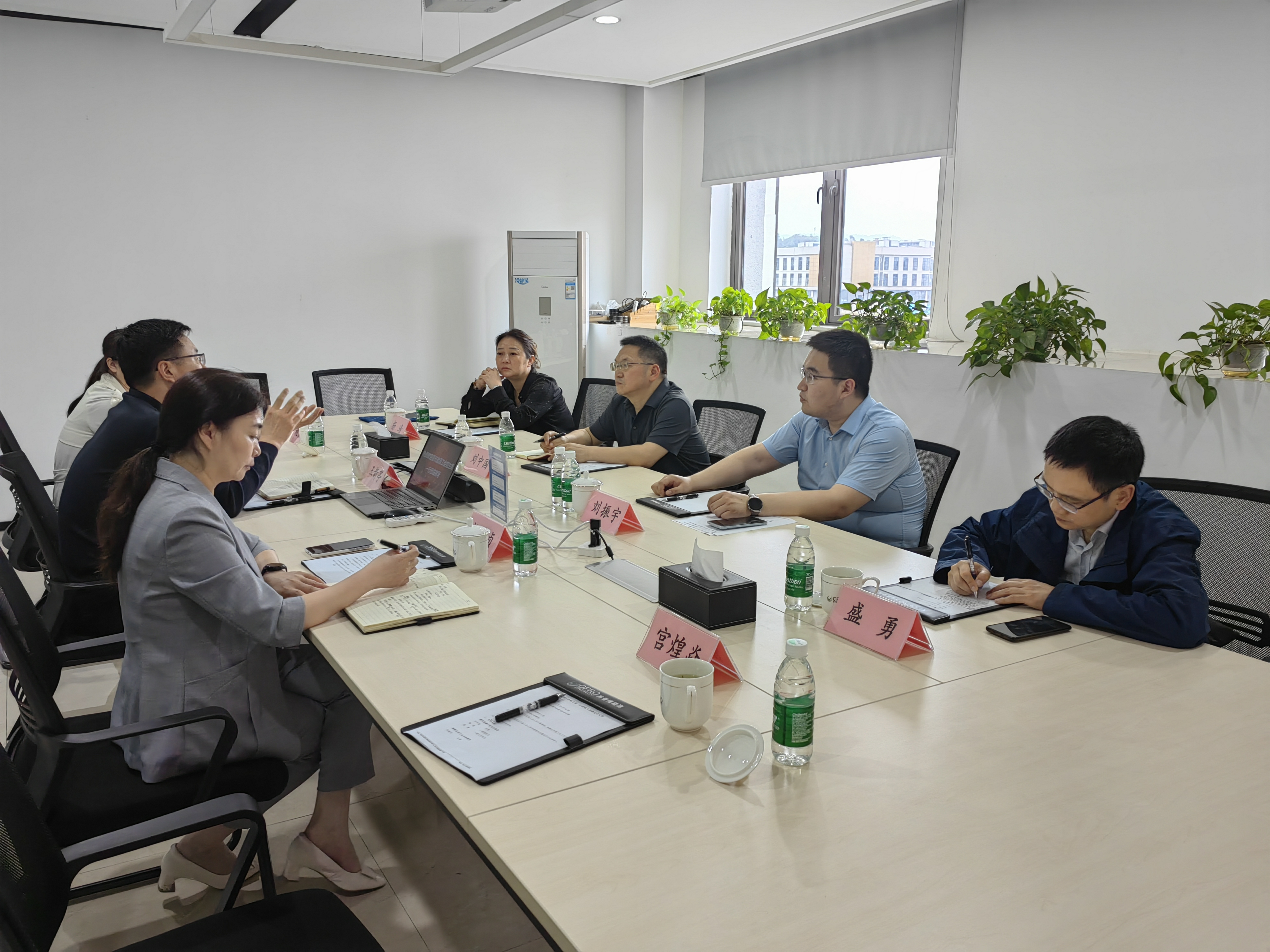 重慶能源工會劉主席一行調(diào)研萬普隆能源科技產(chǎn)業(yè)園 重慶能源工會劉主席一行調(diào)研萬普隆能源科技產(chǎn)業(yè)園
